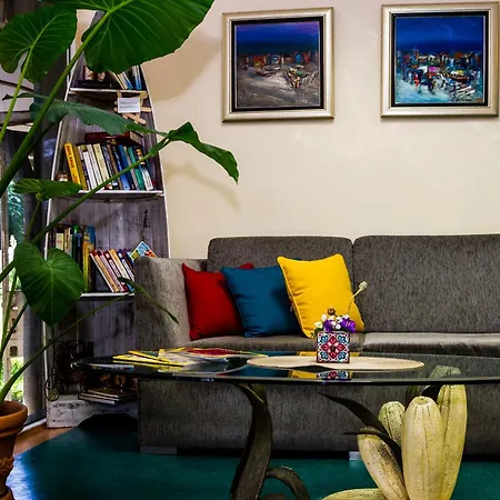 сезони юг Къща за гости 2*