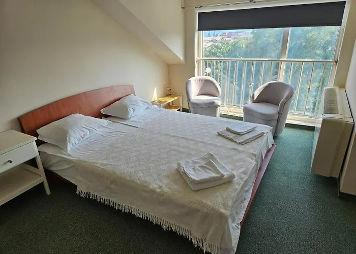 瑟索尼南布尔加斯酒店 招待所 2*