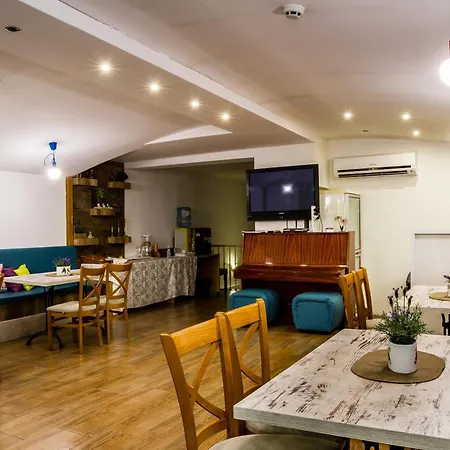 Sezoni South Guest house 2*